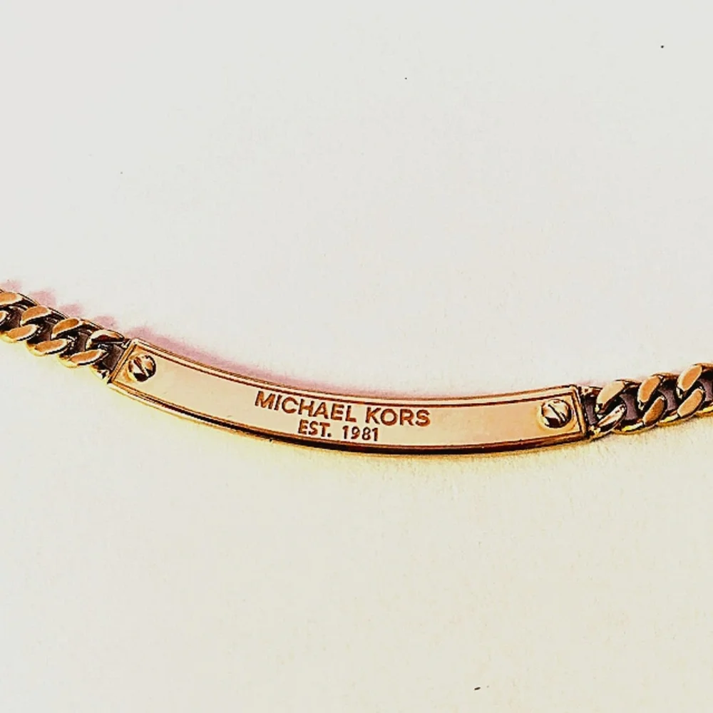 18" Michael Kors Paved Crystal Curved Bar Pendant Chain Necklace - Picture 3 of 4